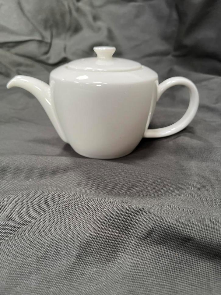 Klein Theepotje - Schattig en Functioneel!, Huis en Inrichting, Keuken | Servies, Gebruikt, Overige typen, Effen, Porselein, Ophalen of Verzenden