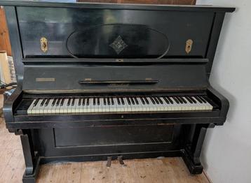 piano beschikbaar voor biedingen