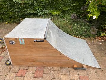 Zeer stevige skateramp hoogte 60cm beschikbaar voor biedingen