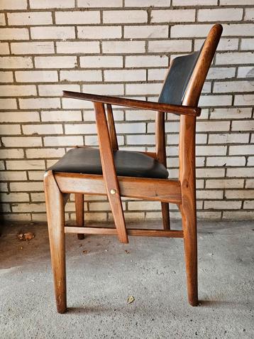 Zwart skaileren VINTAGE stoel beschikbaar voor biedingen