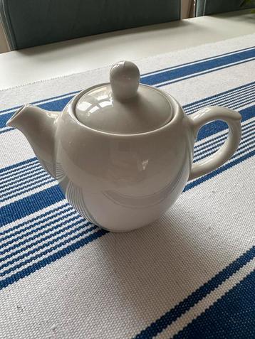 Regout/Société Céramique Maastricht Theepot beschikbaar voor biedingen
