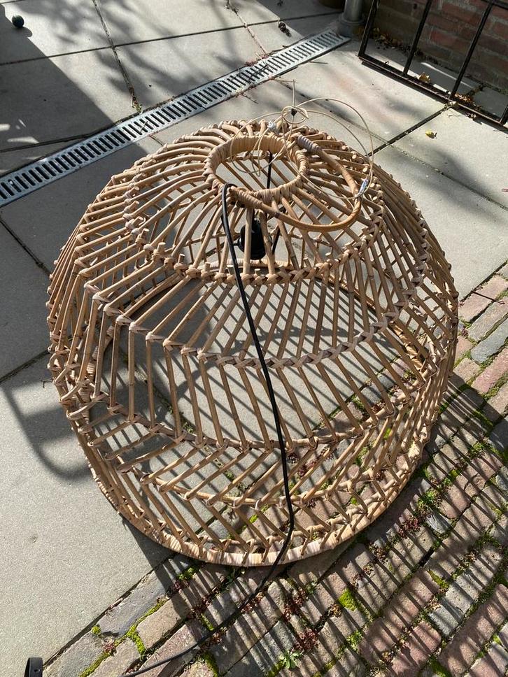 Mooie grote rotan hanglamp. Ml fabrics, Huis en Inrichting, Lampen | Hanglampen, Zo goed als nieuw, 50 tot 75 cm, Overige materialen