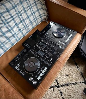 Pioneer xdj rx dj set incl travelcase beschikbaar voor biedingen