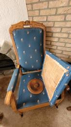 Antieke opa-stoel met voetenbankje. Louis xv, Antiek en Kunst, Antiek | Meubels | Stoelen en Banken, Ophalen