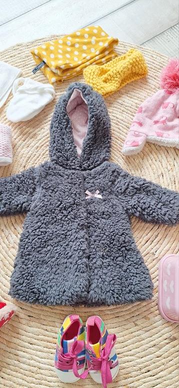 Schattige grijze babyjas 56/62 beschikbaar voor biedingen
