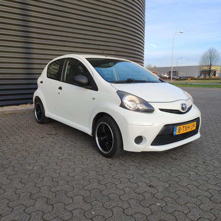 Toyota Aygo 1.0 12V Vvt-i 5DRS 2014 Wit, Auto's, Toyota, Particulier, Aygo, Benzine, B, Hatchback, Handgeschakeld, Origineel Nederlands