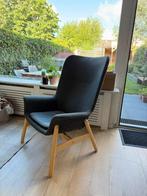 Mooie grijze fauteuil (VEDBO), hoge rugleuning, Huis en Inrichting, Fauteuils, Hout, Ophalen of Verzenden, Zo goed als nieuw, 50 tot 75 cm