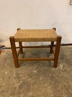 Voetenbank Deense teakhouten paperkort voetenbank jaren 60, Huis en Inrichting, Ophalen of Verzenden, Zo goed als nieuw, Hout
