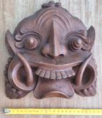 Houten handgemaakt masker, Ophalen