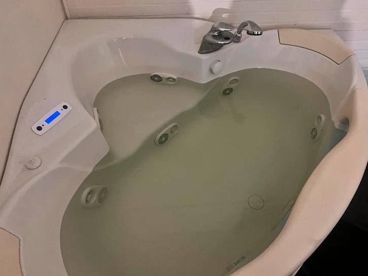 Jacuzzi - Showroom Model, Weinig Gebruikt!, Tuin en Terras, Bubbelbaden en Hottubs, Zo goed als nieuw, Vast, Inbouw, Ophalen of Verzenden