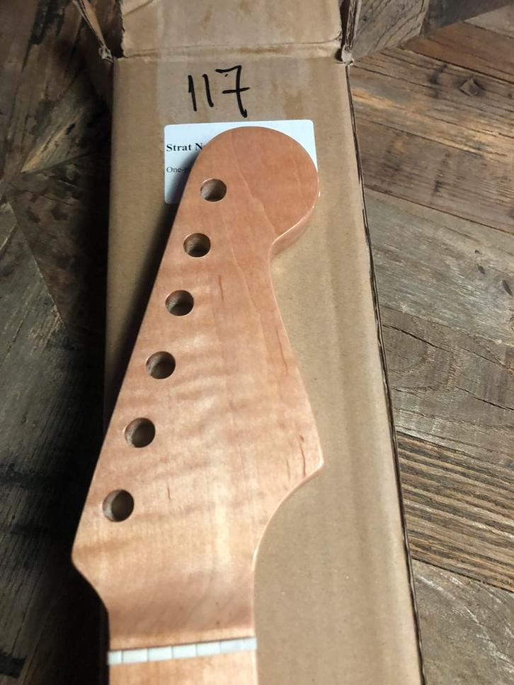 Stratocaster hals” Flame Maple poly finish” no 117, Muziek en Instrumenten, Instrumenten | Onderdelen, Nieuw, Elektrische gitaar