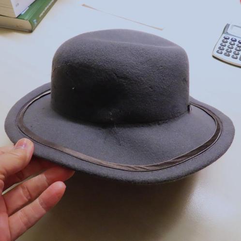 leuk grijs wollen/vilt hoedje met satijnen randje Modehuis, Kleding | Dames, Hoeden en Petten, Gedragen, Hoed, 56 of 57 cm (M, 7 of 7⅛ inch)