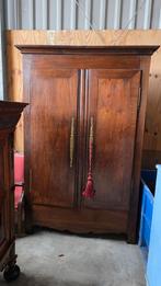 Franse kersenhouten linnenkast met messing slotplaten, Ophalen