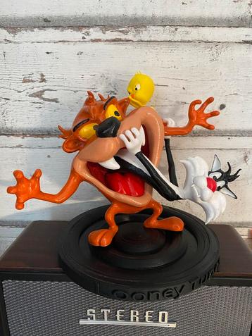 Tweety en Sylvester met monster beschikbaar voor biedingen