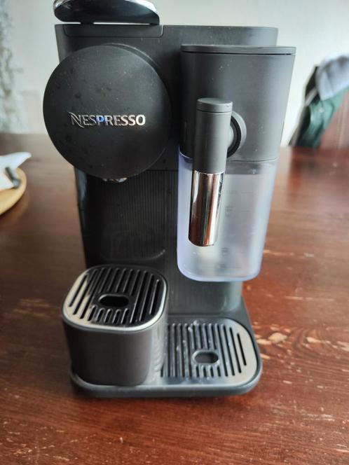 Nespresso Lattissima, Witgoed en Apparatuur, Koffiezetapparaten, Zo goed als nieuw, Koffiepads en cups, Koffiemachine, 1 kopje