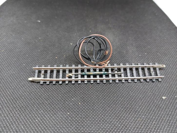 Minitrix - contactrail 104,2mm (13885), Hobby en Vrije tijd, Modeltreinen | N-Spoor, Gebruikt, Rails, Gelijkstroom of Wisselstroom