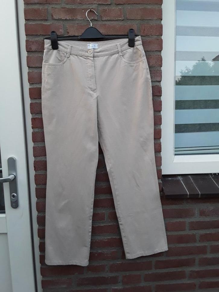 Stretch! Prachtige broek van Bonita, 44 katoen, Kleding | Dames, Broeken en Pantalons, Zo goed als nieuw, Maat 42/44 (L), Beige