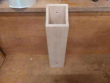 Lierhendelhouder (beuken) beschikbaar voor biedingen