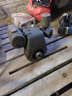 Antieke  stationaire  motor  is  los, Ophalen