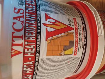 Hittebestendige tegellijm,  kant en klaar  beschikbaar voor biedingen