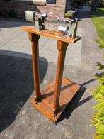 Antieke goederen weegschaal, Ophalen