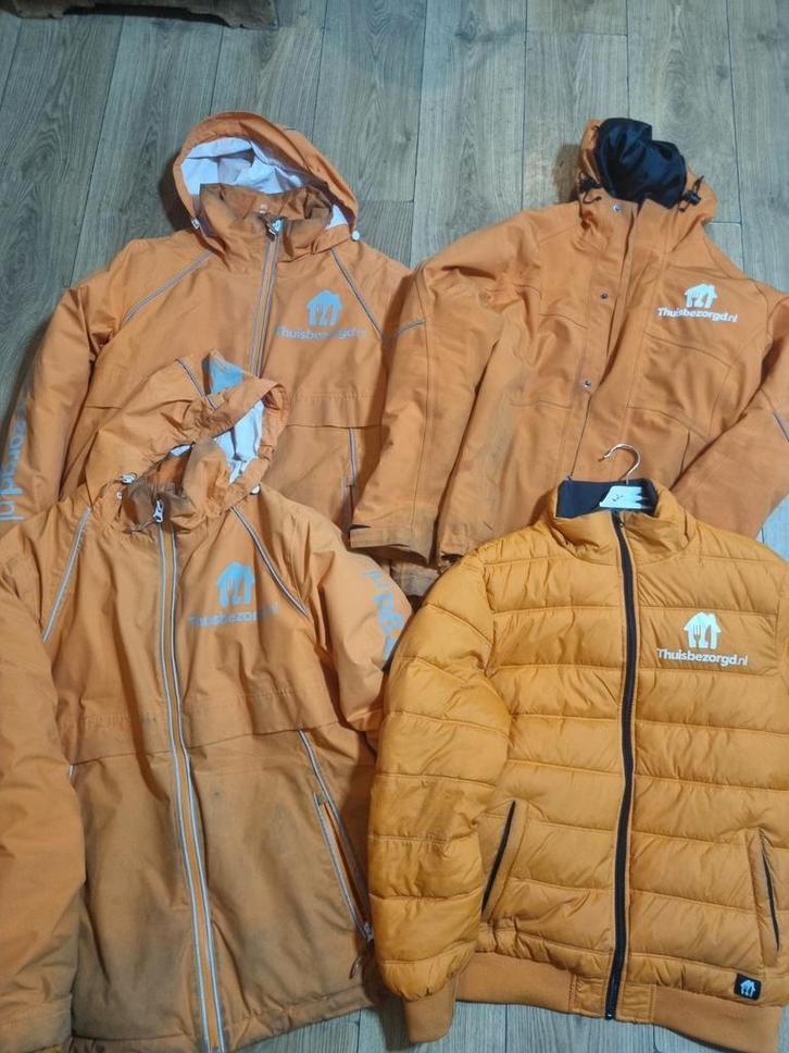 Thuisbezorgd winterjassen,zomer,regenbroeken,nieuwe tas, Diversen, Rommelmarktspullen, Gebruikt, Ophalen of Verzenden