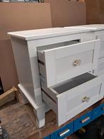 2 Nachtkastjes wit, Huis en Inrichting, Ophalen, Nieuw, Minder dan 45 cm, Minder dan 55 cm