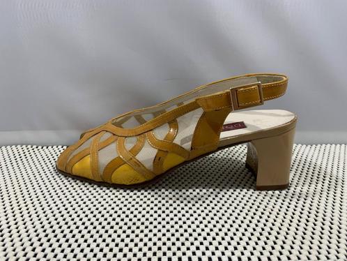 Dorndorf,maat 38.5 H (wijd) Aparte vintage sandalen., Kleding | Dames, Schoenen, Zo goed als nieuw, Sandalen of Muiltjes, Geel