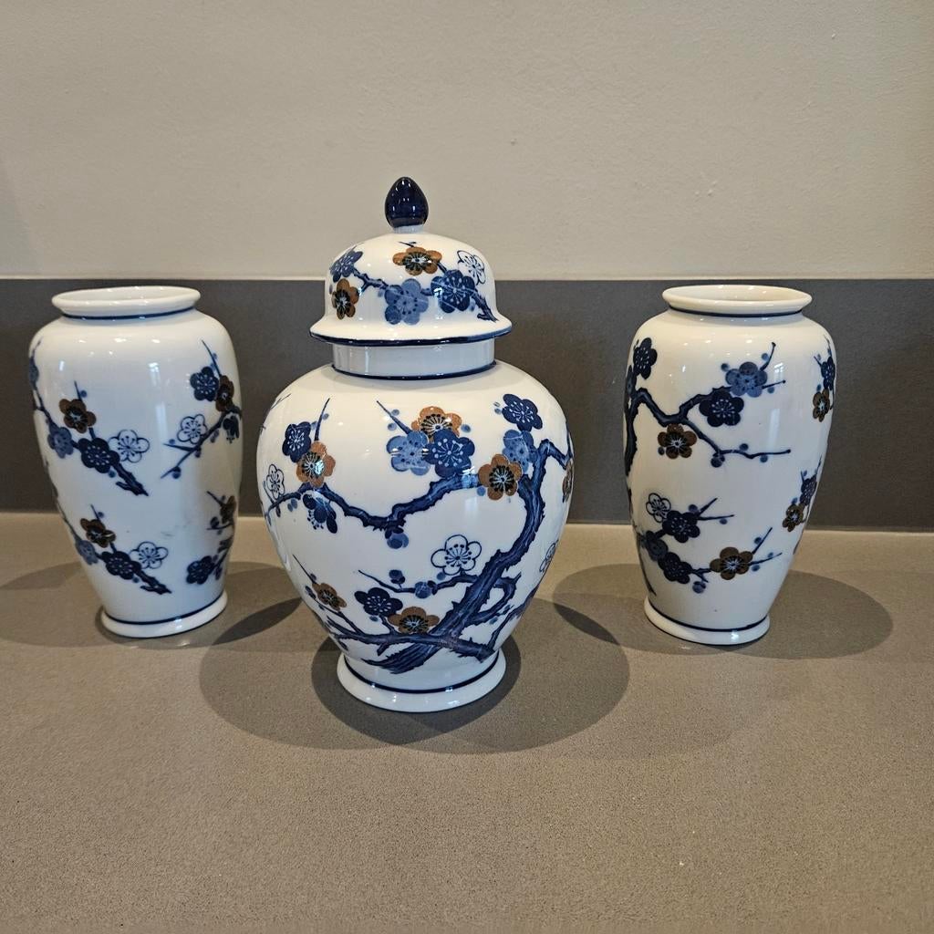 Japanse porseleinen gemberpot met bijbehorende vaasjes, Antiek en Kunst, Antiek | Porselein, Ophalen of Verzenden