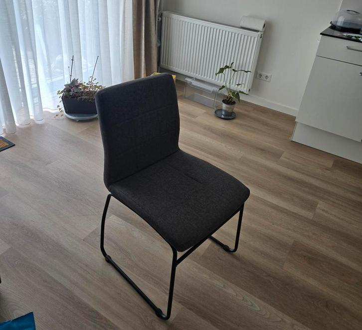 4 Jysk Eetkamerstoelen - Zo Goed Als Nieuw!, Huis en Inrichting, Stoelen, Zo goed als nieuw, Vier, Metaal, Stof, Grijs, Ophalen