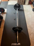 Halterschijven en halterstang totaal 40 KG, Sport en Fitness, Ophalen, Zo goed als nieuw