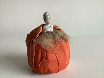antiek halfdoll speldenkussen beschikbaar voor biedingen