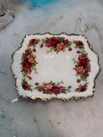 Royal albert beschikbaar voor biedingen
