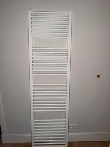 Witte, ongebruikte handdoekradiator. Circa 185x50 beschikbaar voor biedingen