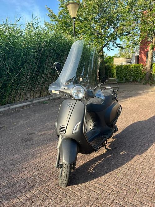 Agm vx 50 compleet met helm en slot, Fietsen en Brommers, Scooters | Overige merken, Gebruikt, Maximaal 45 km/u, Benzine, Ophalen