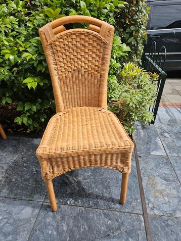 Rotan stoel.  Nieuwstaat.  beschikbaar voor biedingen