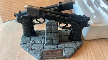 Underworld selene’s deathdealer pistols replica lifesize beschikbaar voor biedingen