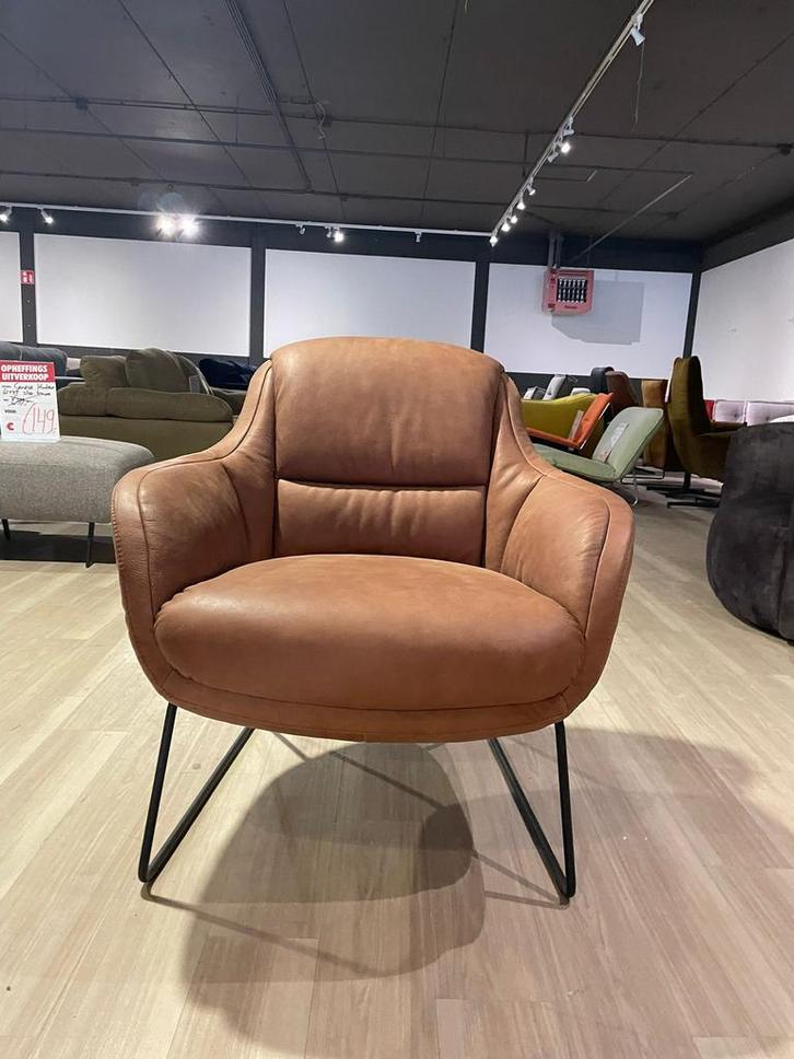 Fauteuil stoel bruin leer metalen poot zwart nieuw, Huis en Inrichting, Fauteuils, Nieuw, Leer, Ophalen