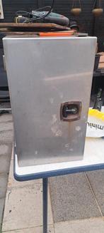 Rvs opberg kist, Ophalen