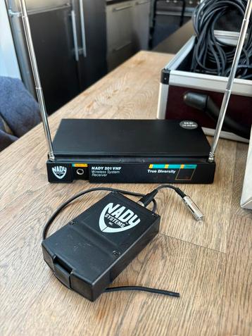 AKG clip on microfoon, zender en ontvanger, DI box,  beschikbaar voor biedingen