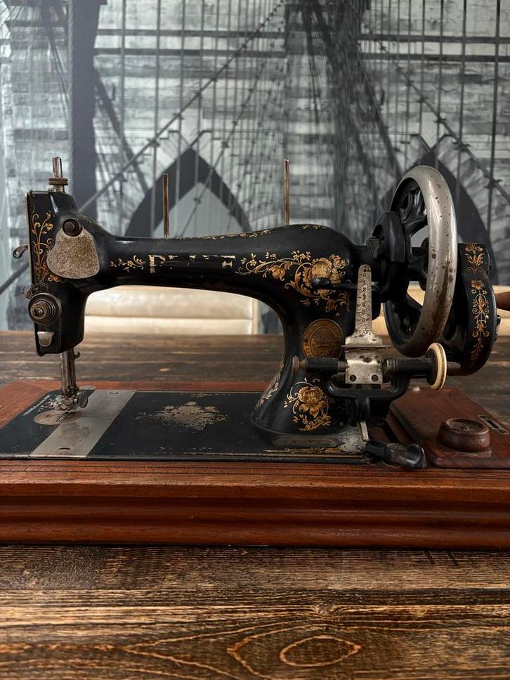 Pfaff Handslingernaaimachine Model K - Antiek, Antiek en Kunst, Antiek | Naaimachines, Ophalen of Verzenden