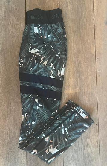 Stronger legging small beschikbaar voor biedingen