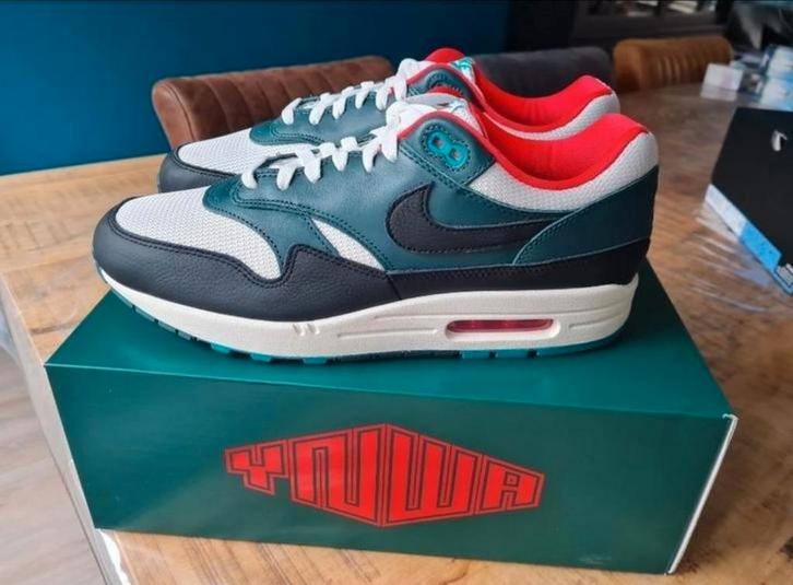 Nike air max one 1 lebron James liverpool us 11,5 eu 45,5 DS, Kleding | Heren, Schoenen, Nieuw, Sneakers of Gympen, Overige kleuren