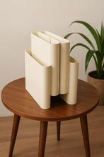 Kartell magazine rack van Giotto Stoppino, Huis en Inrichting, Woonaccessoires | Krantenbakken en Lectuurbakken, Ophalen of Verzenden