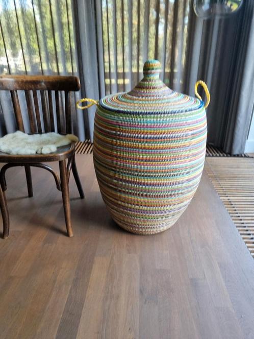 Afrikaanse wasmand XL multicolor handgemaakt in Senegal, Huis en Inrichting, Woonaccessoires | Schalen en Manden, Nieuw, Rond