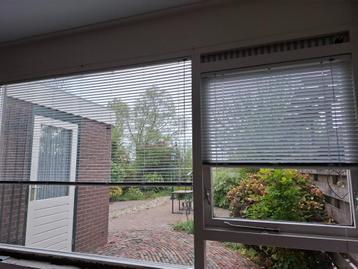Luxaflex wit, vier stuks beschikbaar voor biedingen