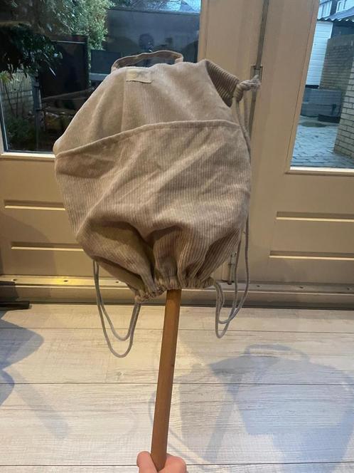 Grijze tas voor hobby horse (by astrup), Boeken, Hobby en Vrije tijd, Zo goed als nieuw, Overige onderwerpen, Ophalen of Verzenden