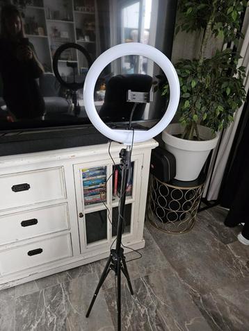 Ringlamp statief beschikbaar voor biedingen