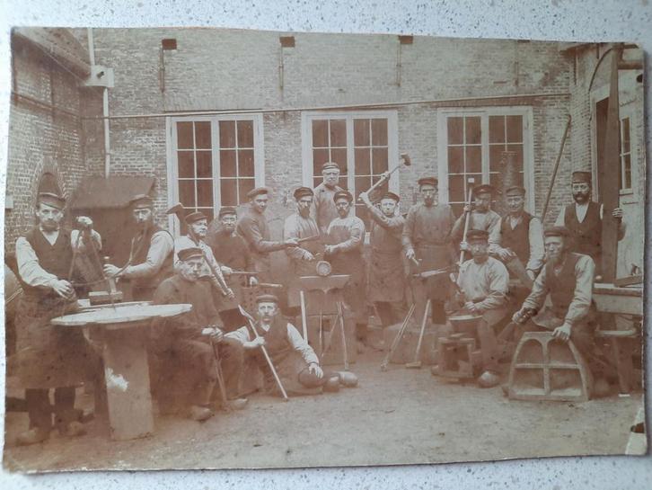Groepsfoto Smederij rond 1920 / 1925, Verzamelen, Foto's en Prenten, Zo goed als nieuw, Voor 1940, Ophalen of Verzenden