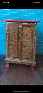 Antieke kastje met krok, Ophalen